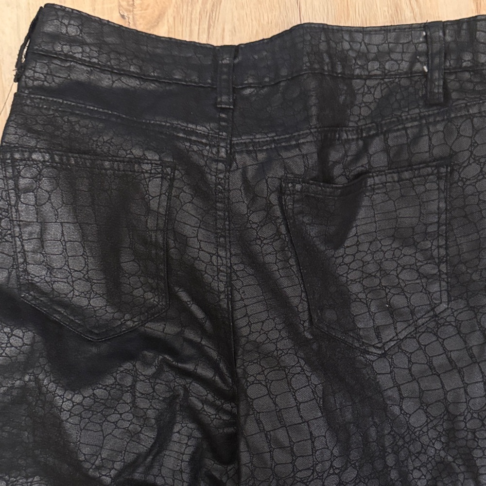 PrettyLittleThing Women’s Black Textured Pants, Size 4 - Picture 4 of 5